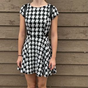 ☀️☀️☀️ 4/$20 City Studio herringbone skater dress!